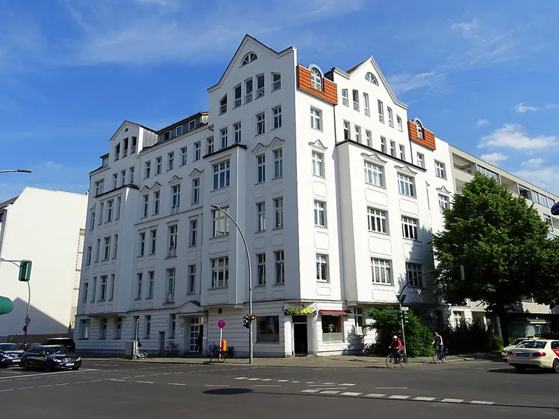 Sanierte Dachgeschosswohnung ruhig zum Innenhof gelegen — photo 1